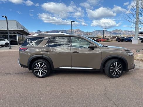 Used 2024 Nissan Pathfinder Platinum w/ Cargo Package image 11