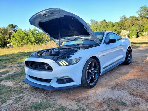 Used 2017 Ford Mustang GT Premium image 30