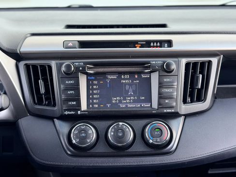 Used 2018 Toyota RAV4 LE w/ All Weather Liner Package AWD/4WD image 17