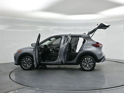 Used 2021 Nissan Kicks SV image 35
