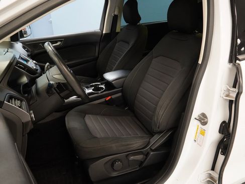 Used 2015 Ford Edge SE image 3