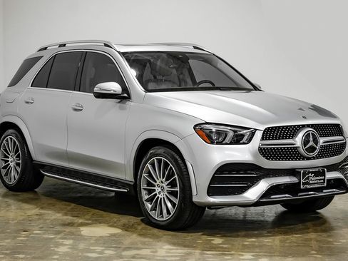 Used 2021 Mercedes-Benz GLE 450 4MATIC w/ AMG Line Exterior image 7