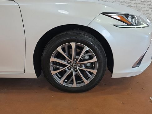 Used 2023 Lexus ES 350 w/ Accessory Package (Z1) image 12