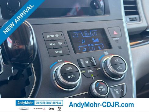 Used 2015 Toyota Sienna XLE FWD image 34