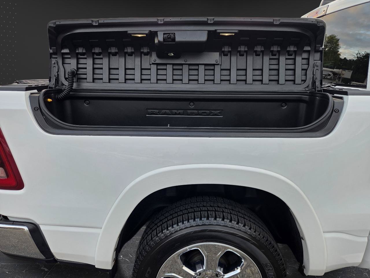 Used 2022 RAM 1500 Laramie AWD/4WD image 47