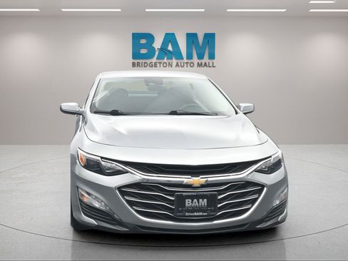 Used 2025 Chevrolet Malibu LT FWD image 2