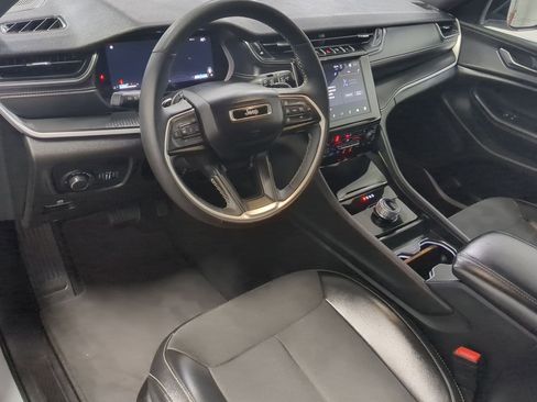 Certified 2024 Jeep Grand Cherokee Altitude image 11