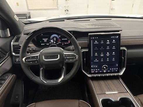 New 2026 GMC Acadia Denali Ultimate w/ LPO, All-Weather Package AWD/4WD image 16