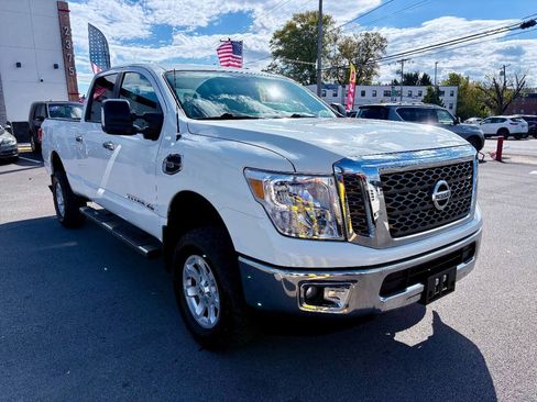 Used 2018 Nissan Titan SV AWD/4WD image 8