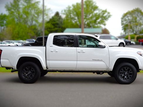 Used 2023 Toyota Tacoma SR5 w/ Technology Package image 4
