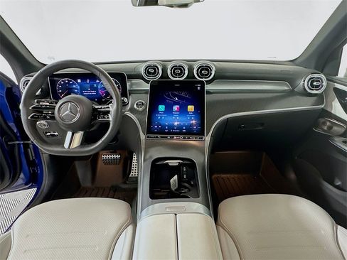 Used 2025 Mercedes-Benz GLC 300 4MATIC image 3