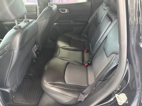 Used 2025 Jeep Compass Latitude w/ Convenience Group AWD/4WD image 11