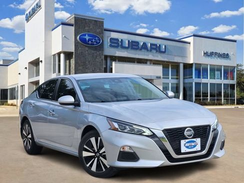 Used 2022 Nissan Altima 2.5 SV FWD image 1