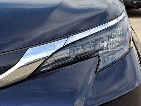 Certified 2025 Toyota Sienna XLE FWD image 9