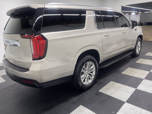 Used 2022 GMC Yukon XL SLE w/ Gmc Pro Safety Plus Package AWD/4WD image 5