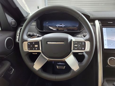 Certified 2025 Land Rover Discovery Dynamic SE image 14