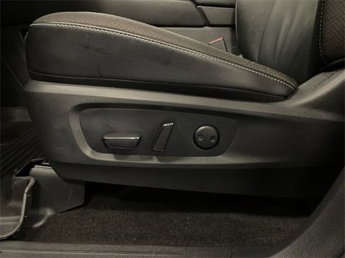 Used 2024 Nissan Pathfinder SL w/ Black Appearance Package image 12