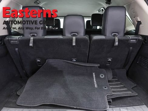 Used 2023 Nissan Pathfinder SL AWD/4WD image 8
