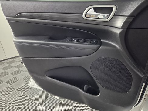 Used 2019 Jeep Grand Cherokee Altitude RWD image 21