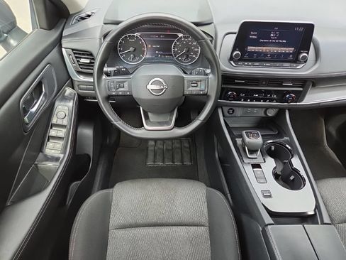 Certified 2025 Nissan Rogue SV FWD image 30