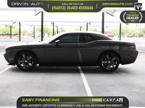 Used 2013 Dodge Challenger SXT RWD image 4
