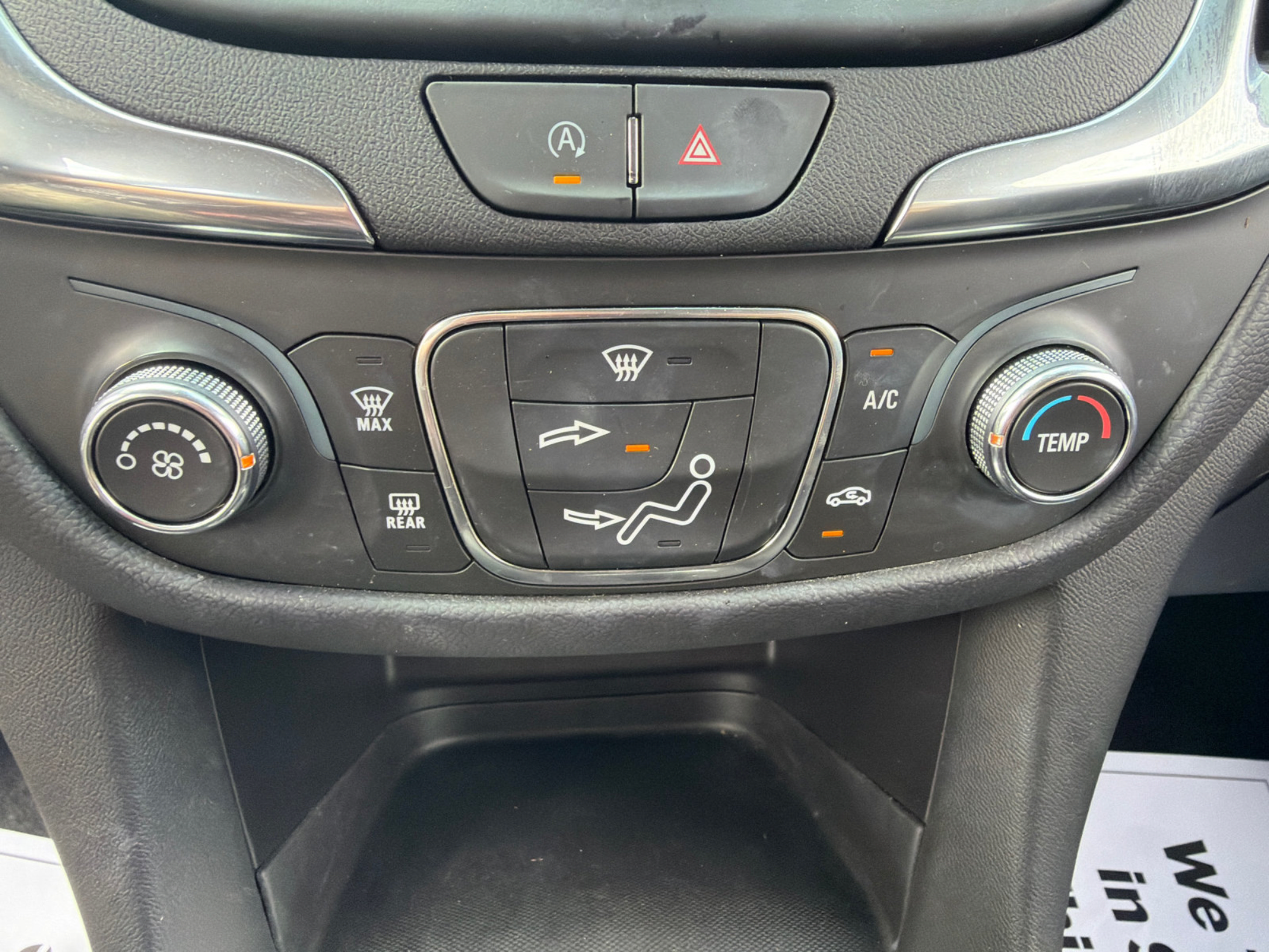 Used 2024 Chevrolet Equinox LT FWD image 27