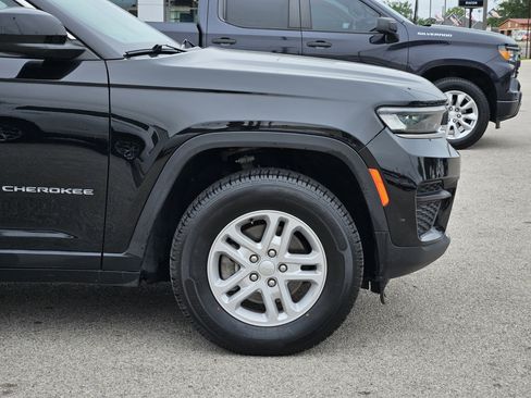 Used 2023 Jeep Grand Cherokee Laredo AWD/4WD image 9