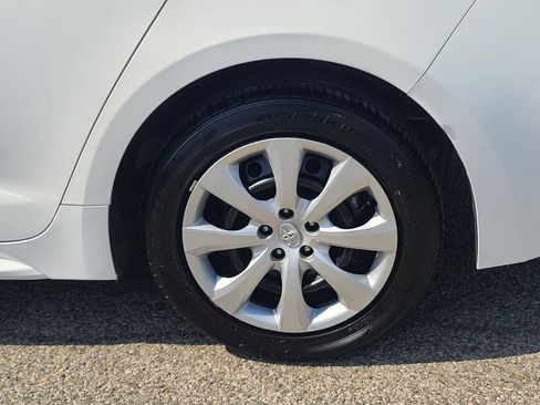 Used 2023 Toyota Corolla LE image 28