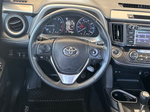 Used 2018 Toyota RAV4 XLE AWD/4WD image 14