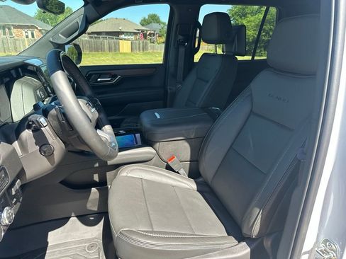 Used 2026 GMC Yukon Denali w/ Advanced Technology Package AWD/4WD image 13