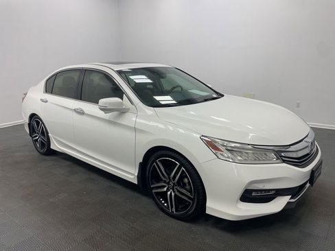 Used 2016 Honda Accord Touring image 2