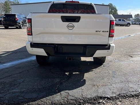 Used 2023 Nissan Frontier SV w/ SV Convenience Package image 6