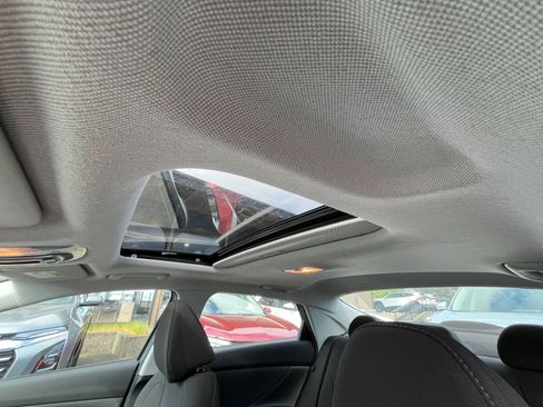 Used 2025 Hyundai Elantra SEL FWD image 31