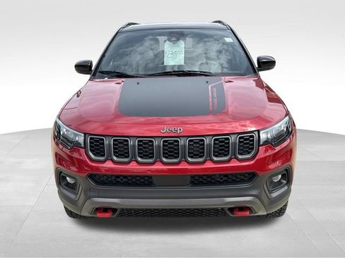 Used 2025 Jeep Compass Trailhawk AWD/4WD image 2