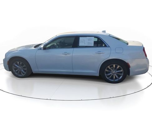 Used 2016 Chrysler 300 Limited w/ Driver Convenience Group image 12