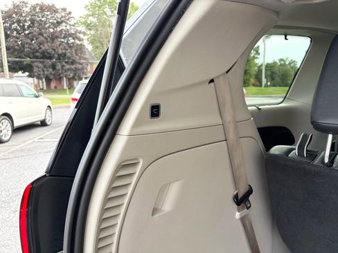 Used 2020 Chrysler Pacifica Touring-L w/ Tire & Wheel Group image 16