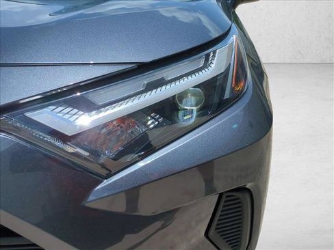 Used 2025 Toyota RAV4 XLE AWD/4WD image 9