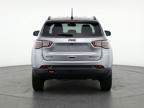 Used 2025 Jeep Compass Trailhawk image 7