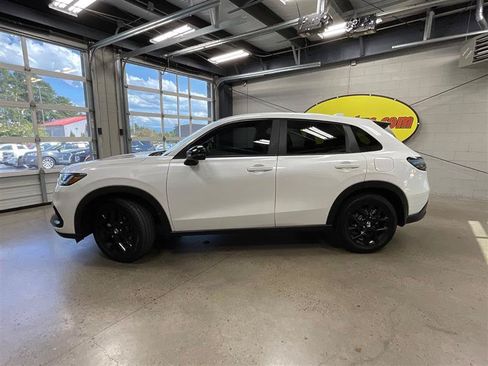 Used 2024 Honda HR-V Sport image 2