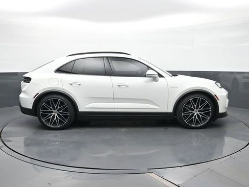 Certified 2025 Porsche Macan Electric image 24