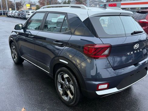 Used 2020 Hyundai Venue image 7