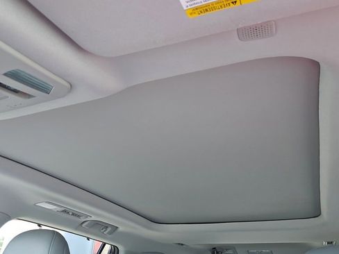 Used 2021 Toyota Highlander Platinum image 18