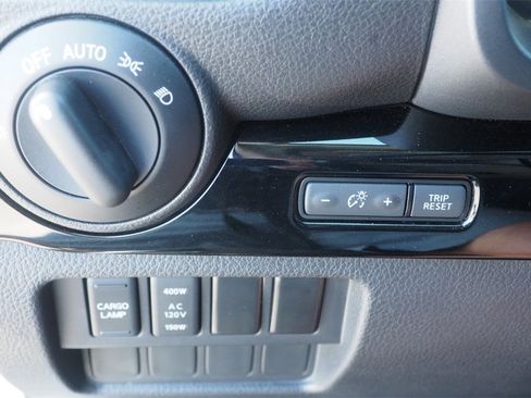 Used 2023 Nissan Titan SV w/ SV Convenience Package image 16