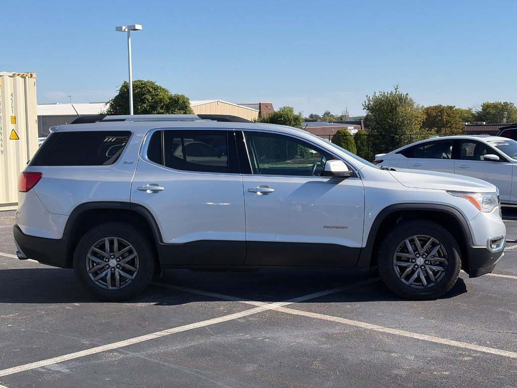 Used 2017 GMC Acadia SLT FWD image 2