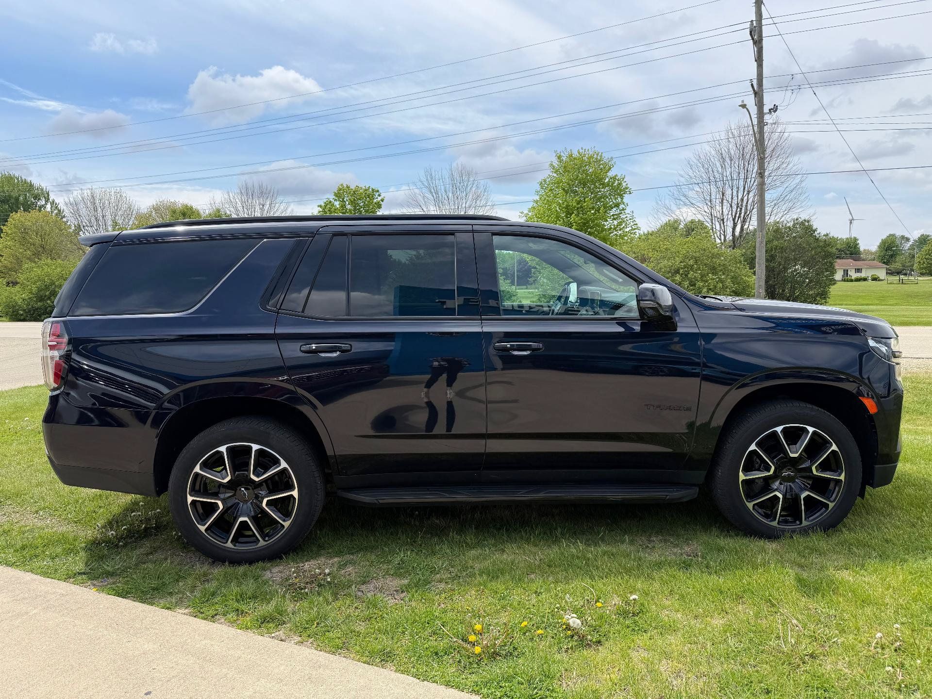 Certified 2021 Chevrolet Tahoe RST w/ Luxury Package AWD/4WD image 8