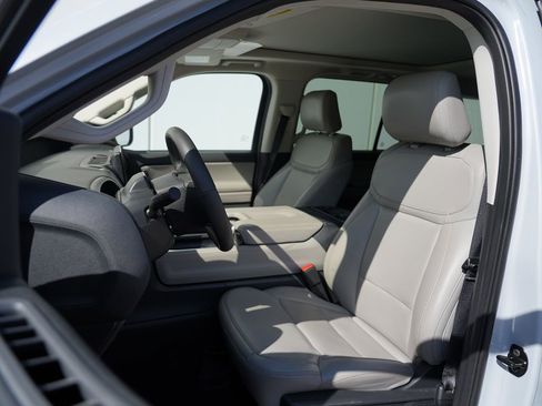 Used 2025 Ford Expedition Max Active image 11