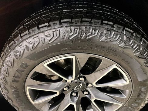 Used 2021 Chevrolet Suburban Z71 image 34