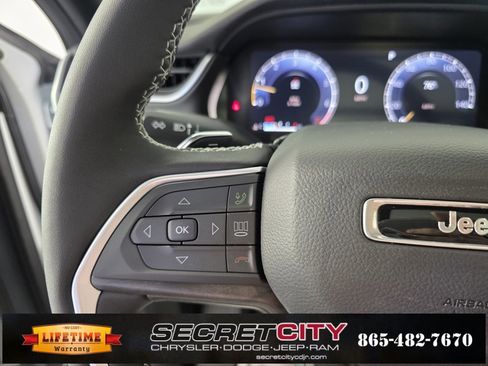 New 2025 Jeep Grand Cherokee Limited w/ Black Appearance Package image 16