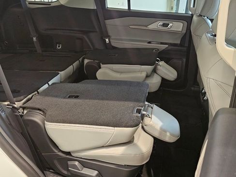 New 2025 Ford Explorer Active w/ Active Comfort Package image 31