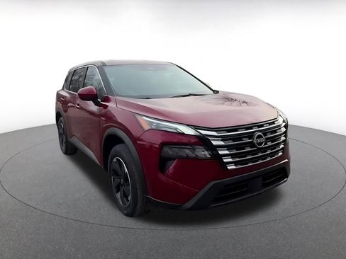 Used 2025 Nissan Rogue SV image 3